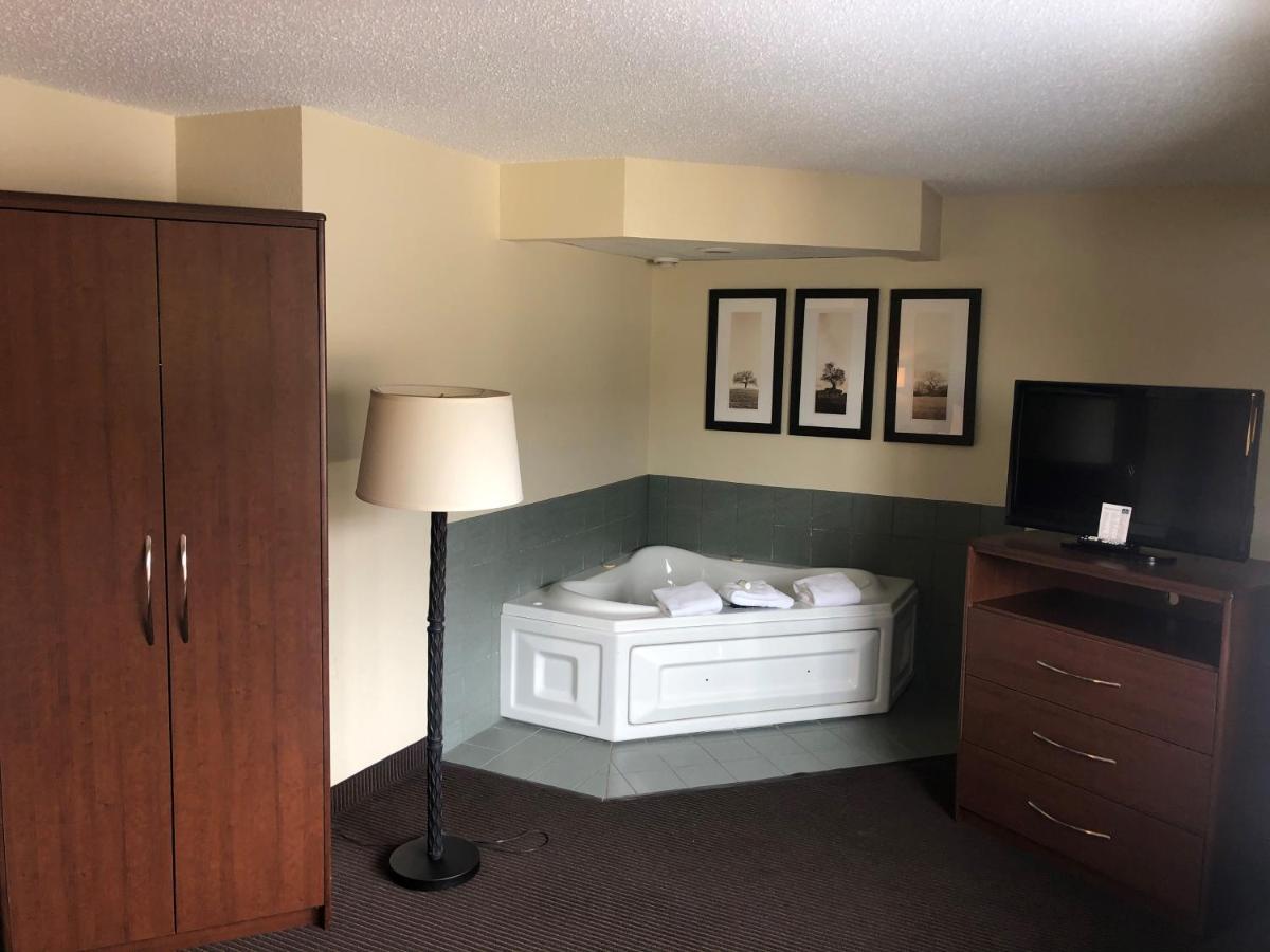Cobblestone Hotel & Suites - Wisconsin Rapids Exterior photo